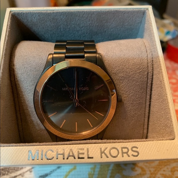 Authentic Michael Kors watch main image 4